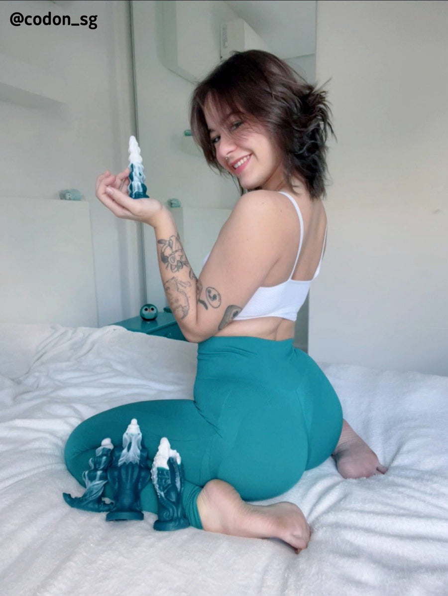 Thick Conqueror Tapered Dildo — real photo by @AnnaXCodon
