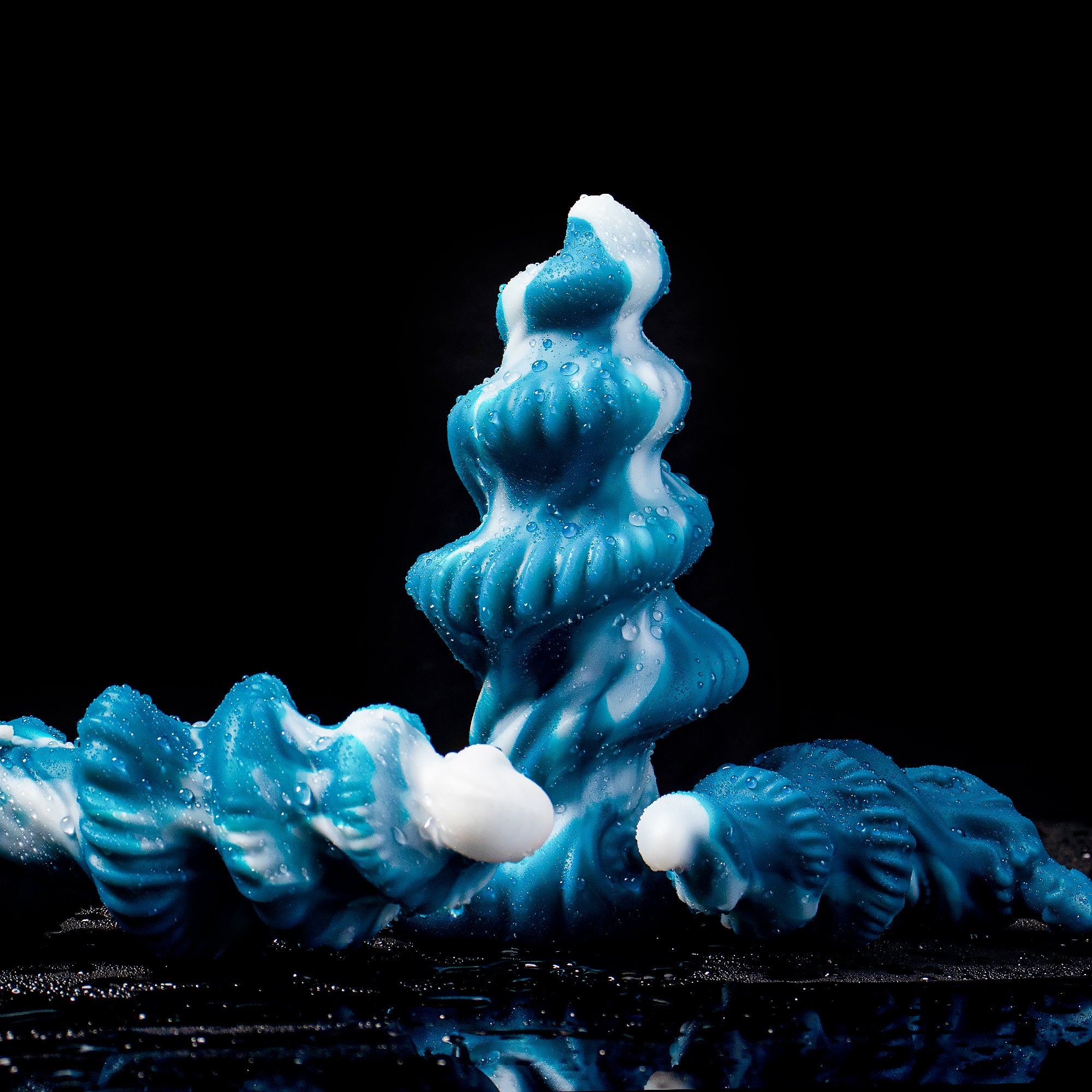 Oieffur Shark Egg Spiral Anal Plug from Fantasy Dildos collection, shown in a close-up view of the spiral design and smooth surface. 메인 이미지